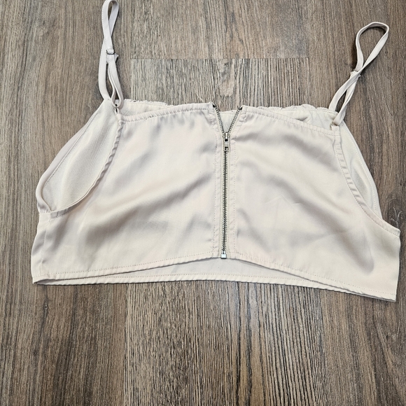 Elegant Cream Women's Top Kendall and Kylie Women's Crop Top Tank Size Large - Picture 4 of 7